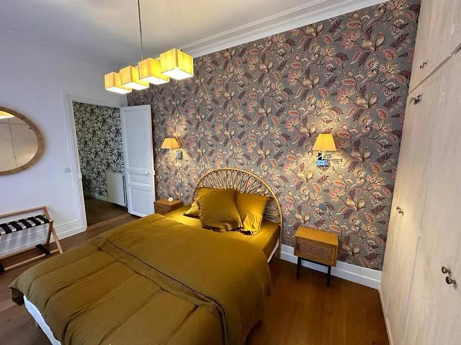 So Chic 72 Montmatre D'exception * Parijs